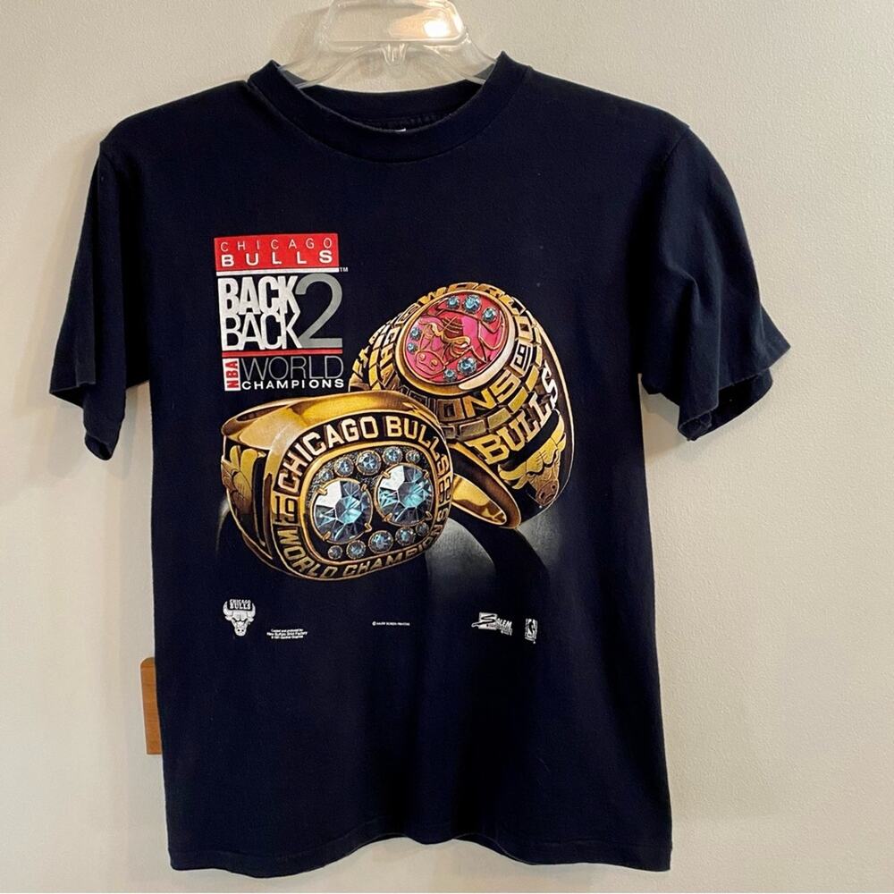 Vintage 1992 NBA Chicago Bulls Back to Back World Champions Ring‎ Shirt Medium